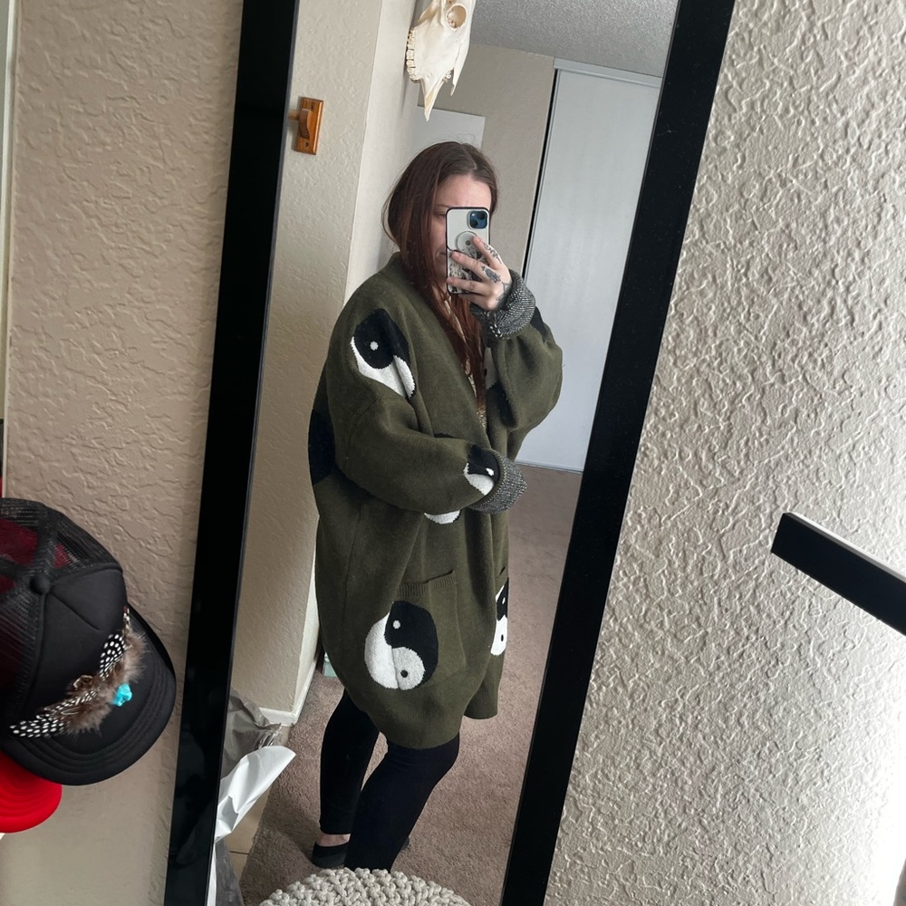 Olive Green Yin Yang Cardi - Picture 3 of 10